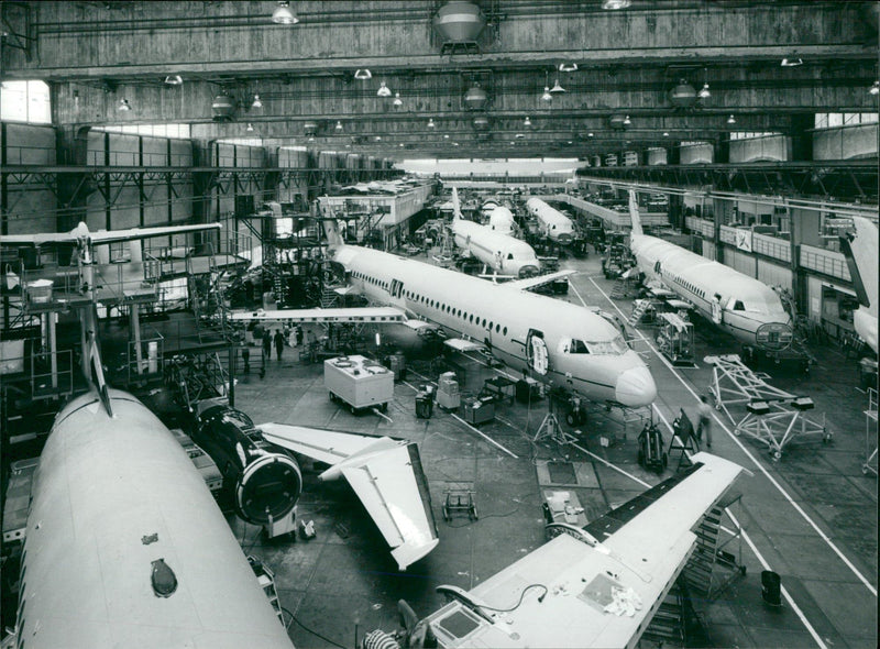 Aircraft: Fokker 100. - Vintage Photograph