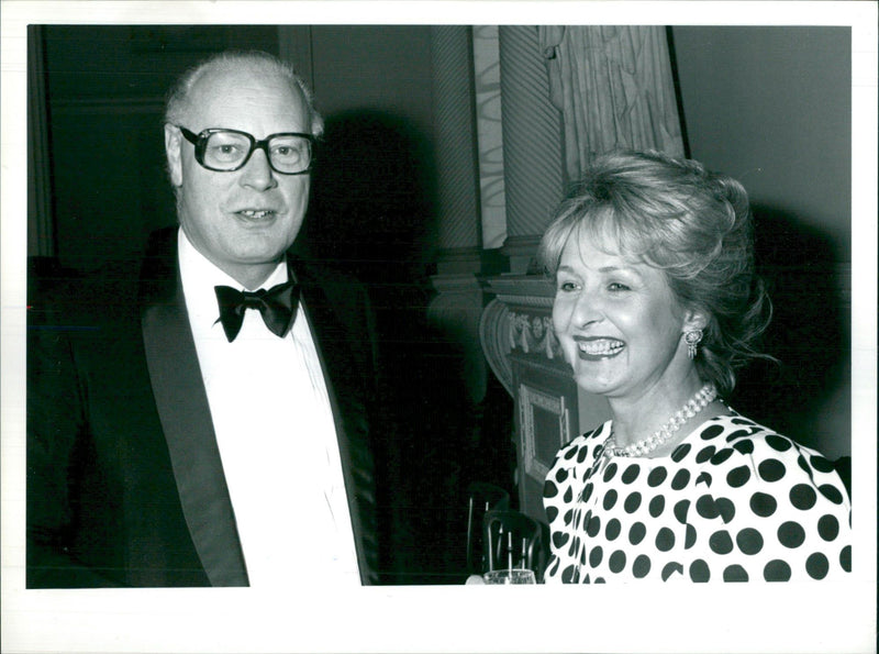 1991 SURREY FEATURES PLUS VAT MINIMUM REPRODUCTION DESMOND ONEILL CONCERT - Vintage Photograph