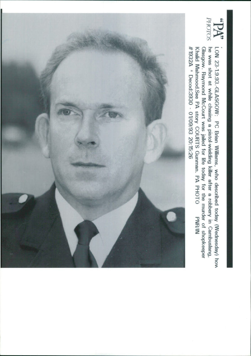 " LON 23-1.9.93 . GLASGOW : PC Brian Williams , who described today ( Wedne - Vintage Photograph