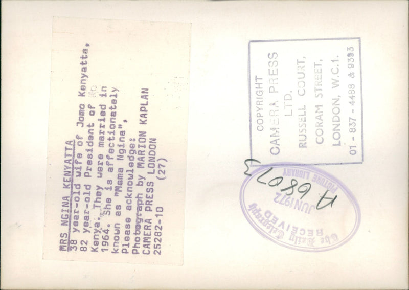 1964 MRS NGINA KENYATTA YEAR OLD WIFE RUSSELL COURT PRESS KNOWN PRESIDENT - Vintage Photograph