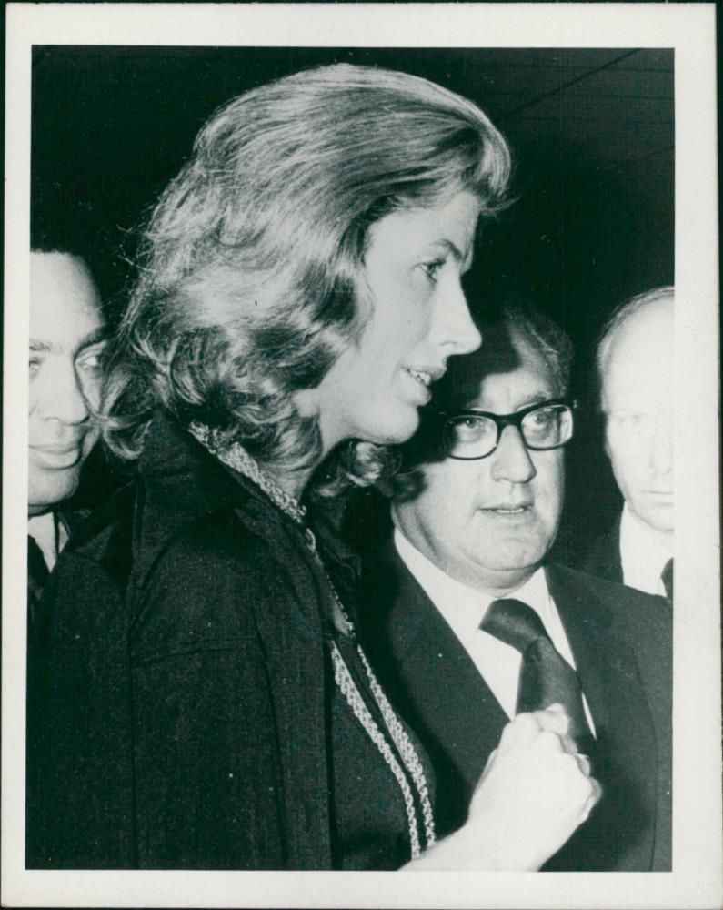 Henry Kissinger with his wife Nancy. - Vintage Photograph