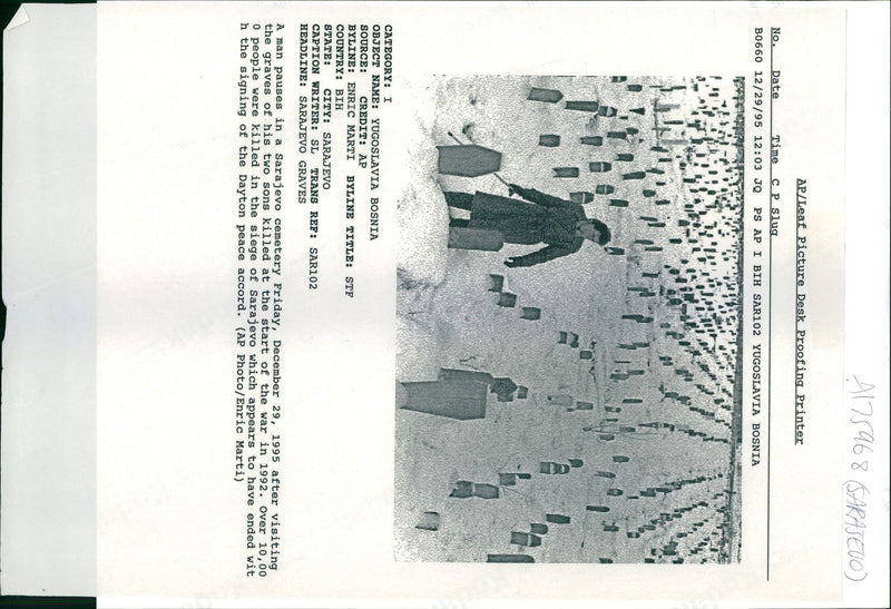 1995 SARAJEVO LEGAL PICTURE DES ENRIC MARTI WAR WRITER COUNTRY TITLE APPEARS - Vintage Photograph