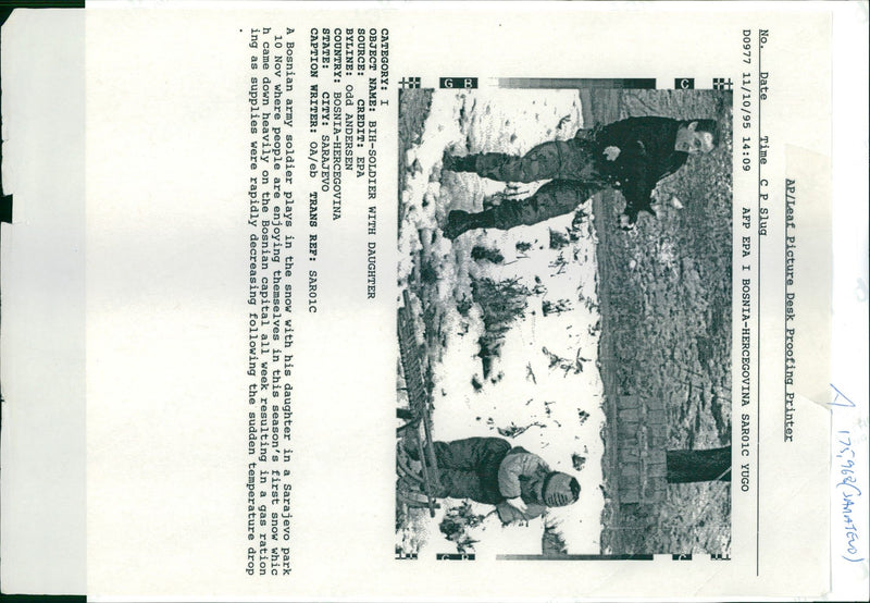 1995 BOSNIAN ARMY SOLDIER PLAYS THE SNOW WITH HIS DAUGHTER WRITER CAPITAL - Vintage Photograph