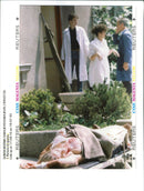 1995 SARAJEV BOSNIA AND HERZEGOVINA SIX PEOPLE WER LASZLO BALOGH WRITER COUNTRY - Vintage Photograph