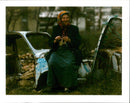 1995 WOMAN SMILES FRIEND PASSIN LYNNE SLADKY WAR CAR WRITER IMAGE CAMERA - Vintage Photograph