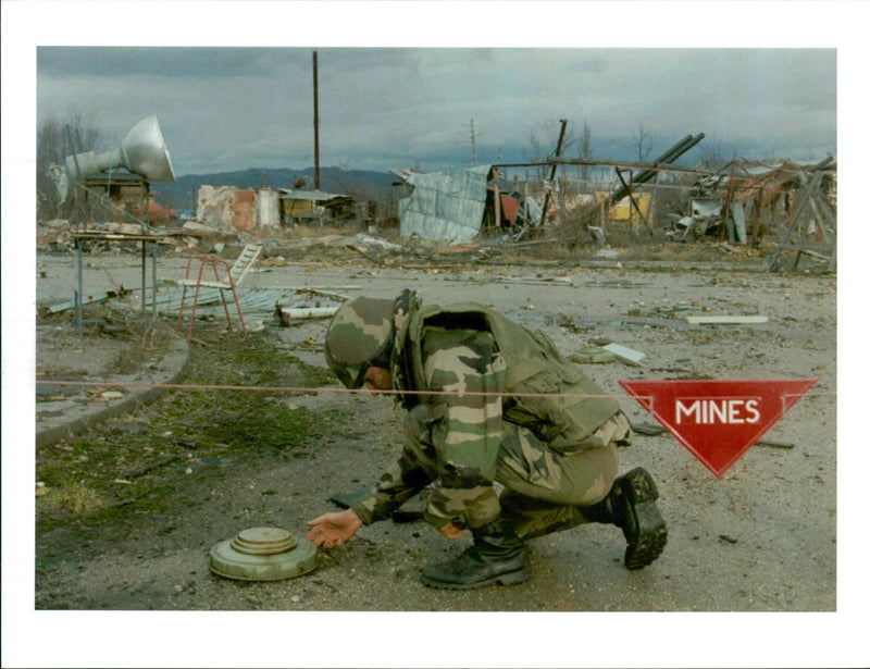 Soldier deactivates a mine in the Frontline in the Sarajevo. - Vintage Photograph