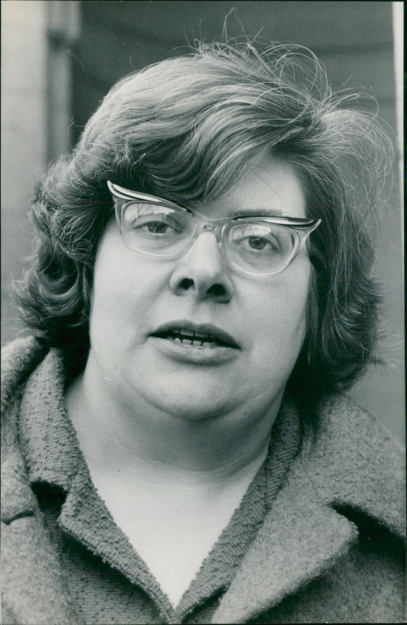 Valerie Pitts. - Vintage Photograph
