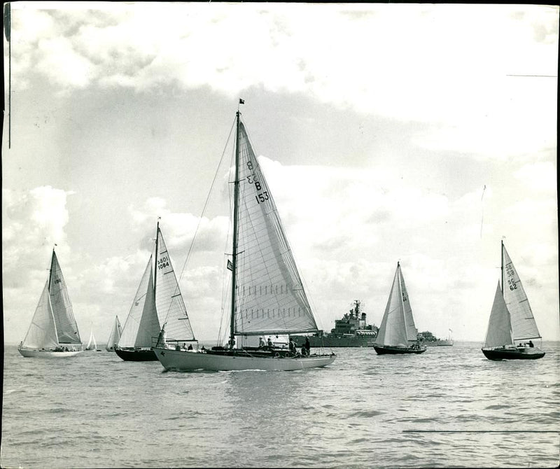 The Queen's Cup at Cowes Sail. - Vintage Photograph