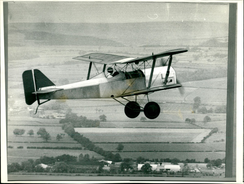 The replica of the SE5 in flight. - Vintage Photograph