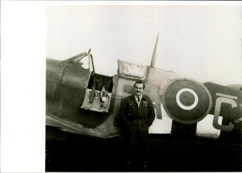 Sqn Ldr Ronald Wallens. - Vintage Photograph