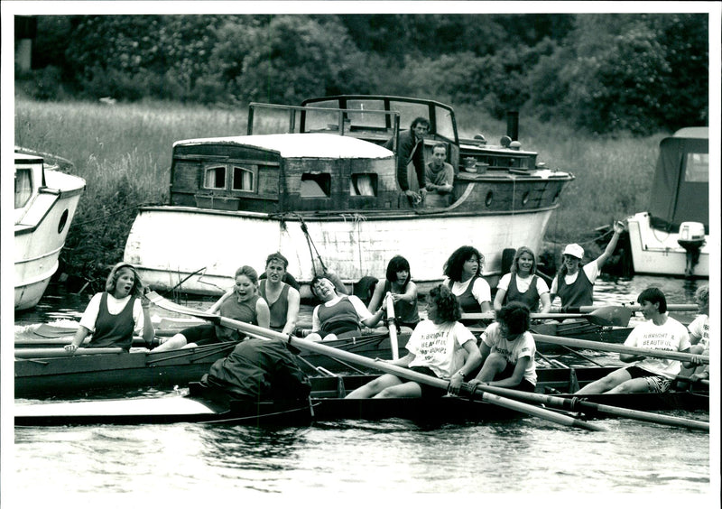 The traditional highlight of the Cambridge rowing year - Vintage Photograph