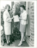 Janette Adams, Kim Newell's sister collects pro hanging signature from Mrs Joyce Chambers, Oct 1968. - Vintage Photograph