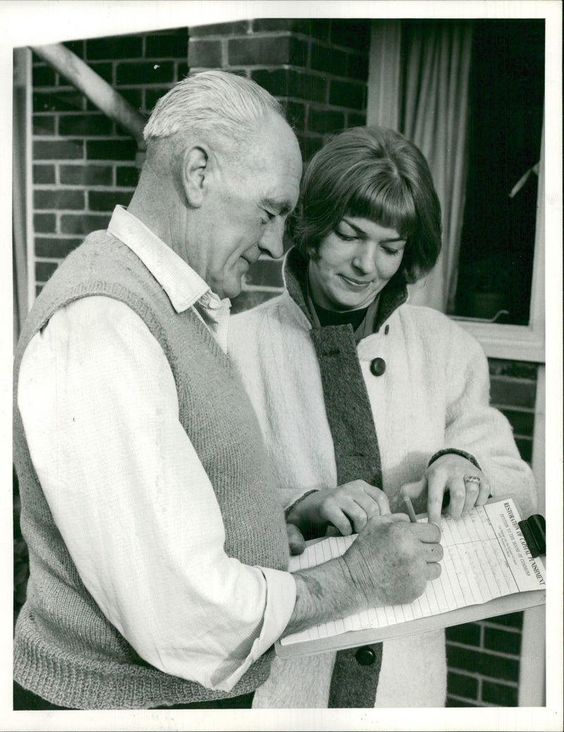 Janette Adams, Kim Newell's sister collects pro hanging signature from Mr Arthur Reed, Oct 1968. - Vintage Photograph