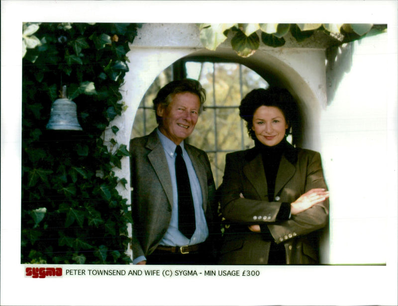 Group Captain Peter Townsend and wife. - Vintage Photograph
