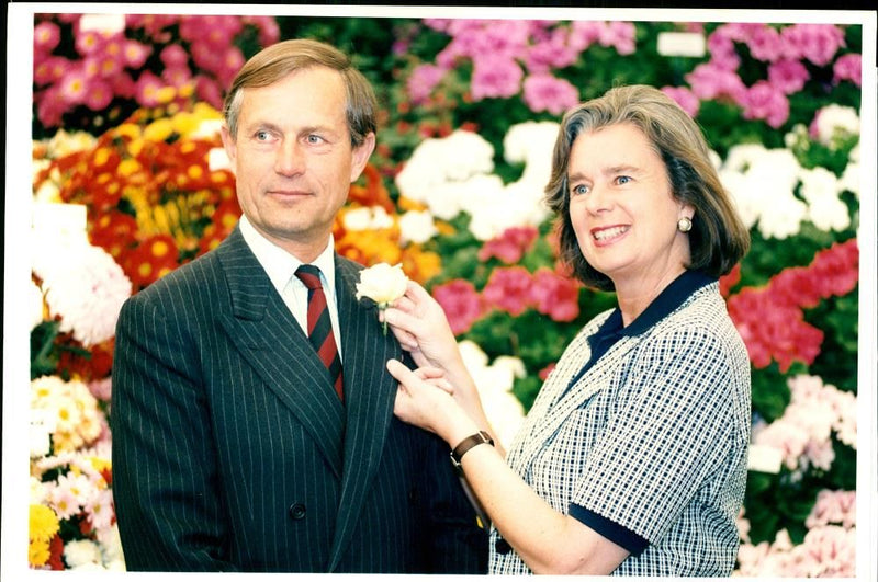 Lt. Gen. Sir. Michael Rose with Lady Rose. - Vintage Photograph