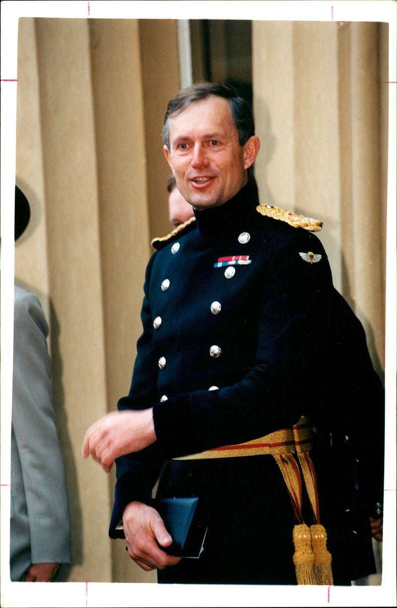 Lt. Gen. Sir. Michael Rose. - Vintage Photograph