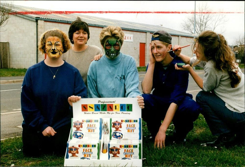 Snazaroo kits can turn youngsters into animal - Vintage Photograph