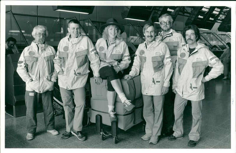 Mardi Phabrang Expedition: Leu Wilson, Dave Kaye, Karen Teasdale, Hew Rowlinson, Dick Godfrey and Mike Lynch. - Vintage Photograph