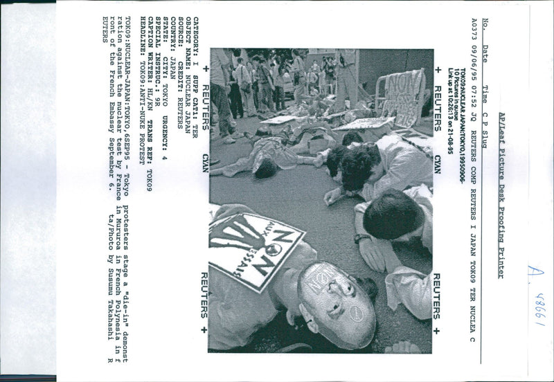 1995 PICTURES QUEUE LINK SUSUMU TAKAHASHI WRITER FRENCH FRANCE - Vintage Photograph