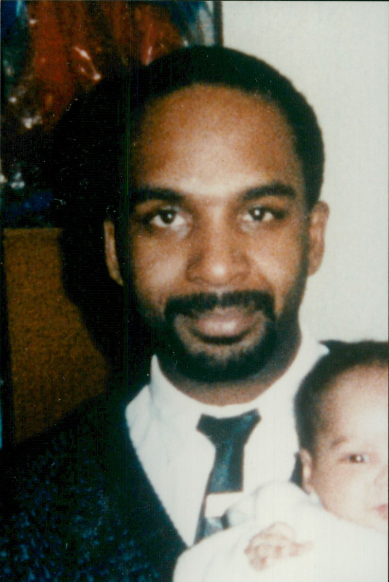 Bruce Bryan stocks night club murder victim. - Vintage Photograph