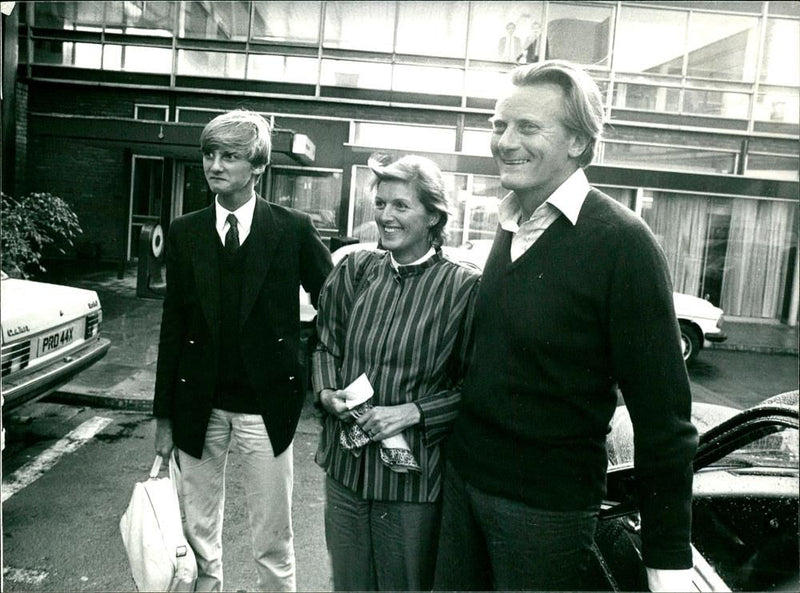 Michael Heseltine with his wife Anne And Rupert. - Vintage Photograph