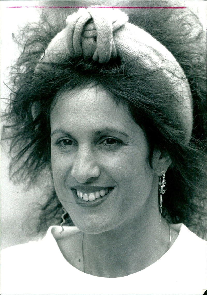 Elizabeth Emanuel, Become of the top clothes style. - Vintage Photograph