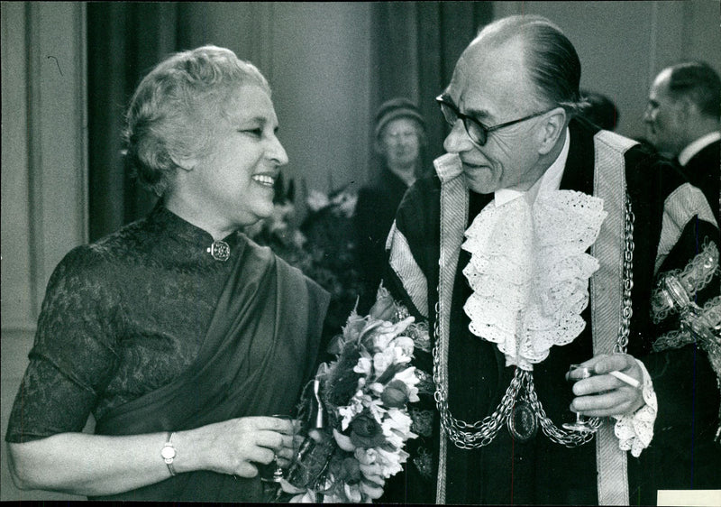 Mrs. Vijaya Lakshmi Pandit - Vintage Photograph