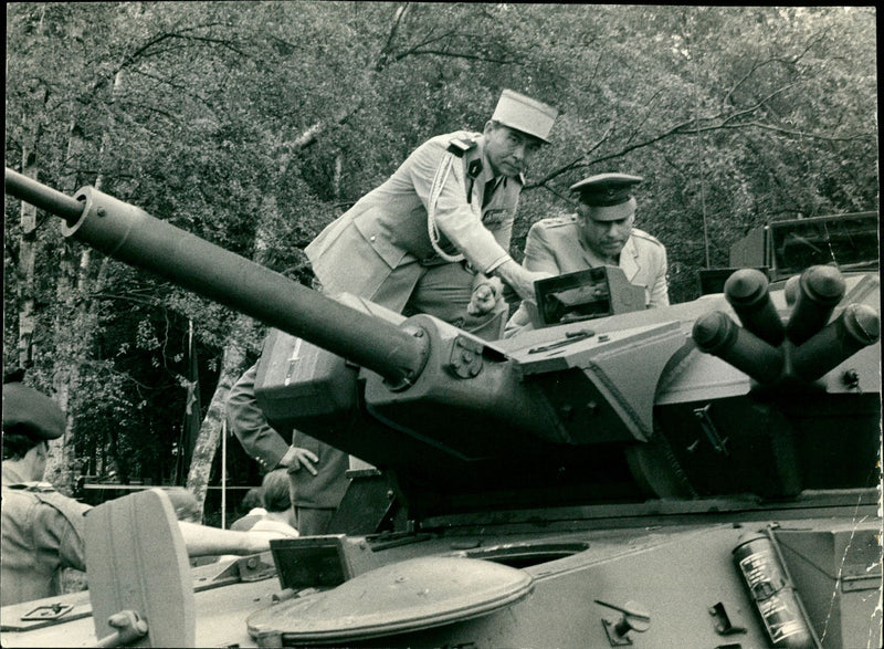 A french and Russian officer inspecting yesterday a Scimitar infantry reconnaissance vehicle. - Vintage Photograph