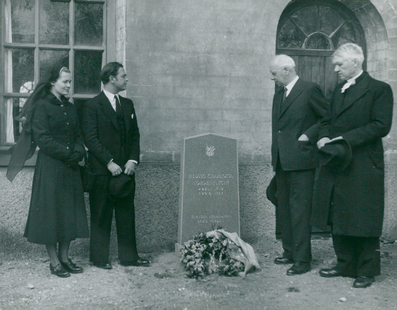 Hermann von Essen and her husband Rutger von Essen, Dr. Anders Österling and the pro Carl-Gustaf Hellmansson - Vintage Photograph