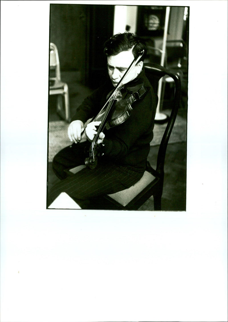 Sidney Griller, chamber music comes home. - Vintage Photograph
