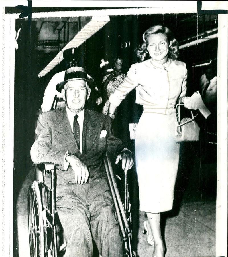 Sir. Victor Sassoon with Evelyn Barnes. - Vintage Photograph