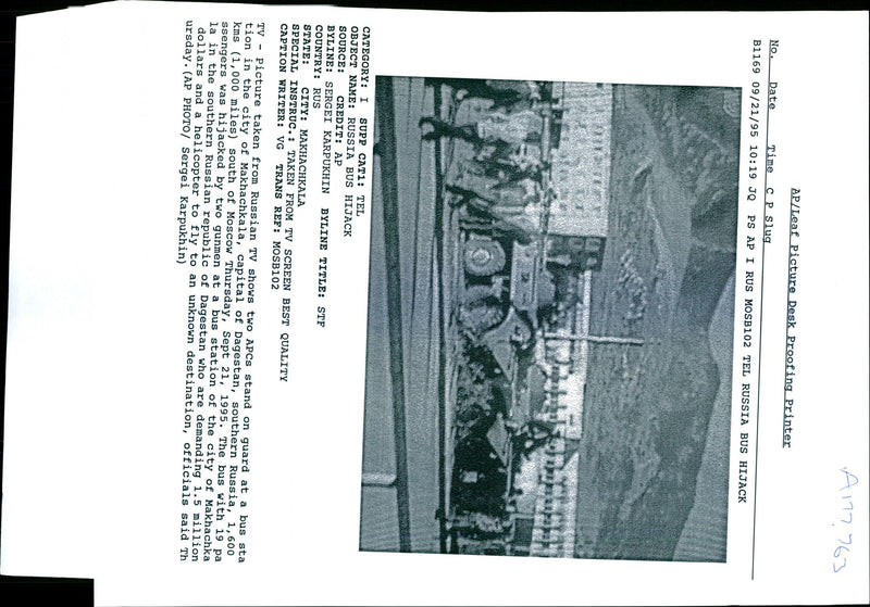 1995 THE BUS WAS HIJACKED DAGESTAN SERGEI KARPUKHIN CAPITAL WRITER UNKNOWN - Vintage Photograph