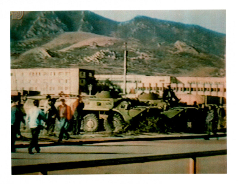 1995 THE BUS WAS HIJACKED DAGESTAN SERGEI KARPUKHIN CAPITAL WRITER UNKNOWN - Vintage Photograph
