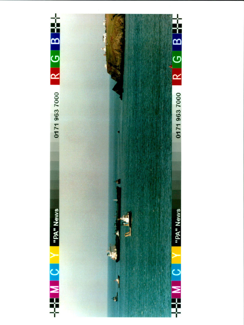 1996 THE STRICKEN TANKER SEA EMPRESS GROUNDED AGAIN NEA REBECCA NADEN WRITER - Vintage Photograph