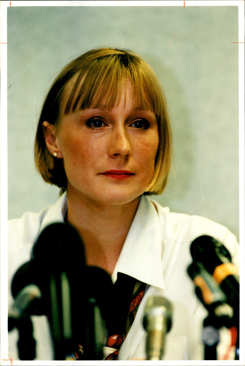 Lisa Leeson, wife of former Barings' trader Nick Leeson. - Vintage Photograph