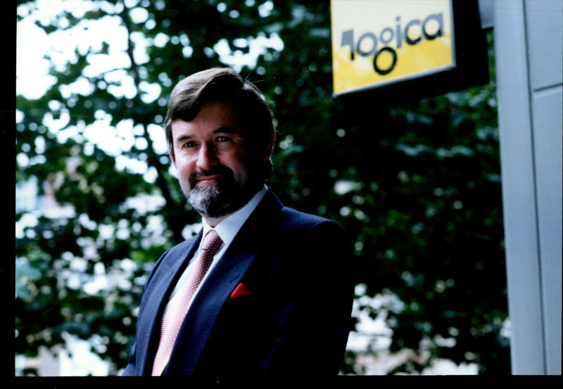 Martin Read managing director and chief executive logica. - Vintage Photograph