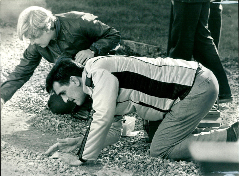 Detectives in the diane Jones murder hunt. - Vintage Photograph