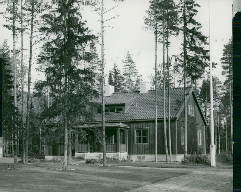 Crowded power plants. engineering villa - Vintage Photograph