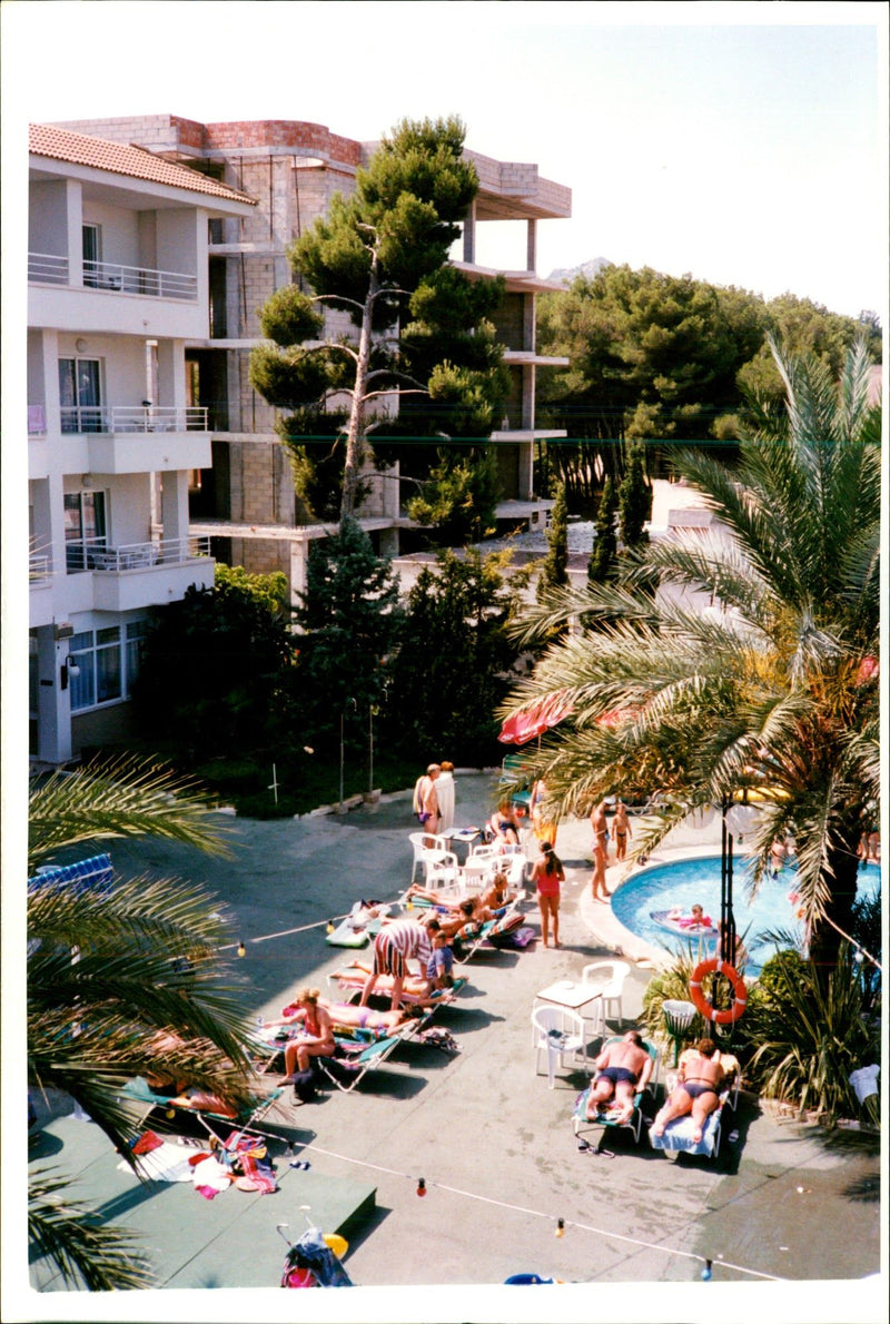 KINGS AVENUE BROMLEYKENT BRL SUBJECT DATE AUGUST UNFI COPYRIGHT STUART - Vintage Photograph