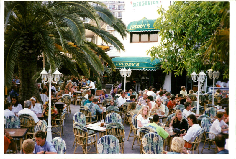 KINGS AVENUE BROMLEY KENT BRL SUBJECT AUGUST THE GERM COPYRIGHT STUART - Vintage Photograph