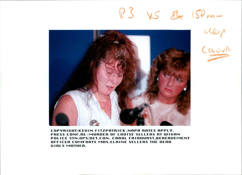 1995 ELAINE SELLARS WAS FOUND MURDERED HER HOME POLICE OFFICER PUBLISHED PRESS - Vintage Photograph