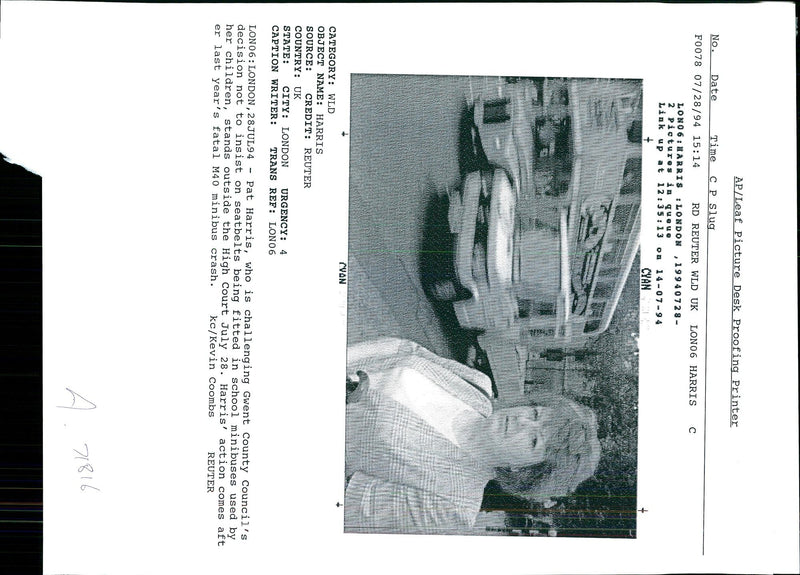 1994 PAT HARRIS CHALLENGING GWENT COUNT KEVIN COOMBS REUTER WRITER COUNTRY - Vintage Photograph