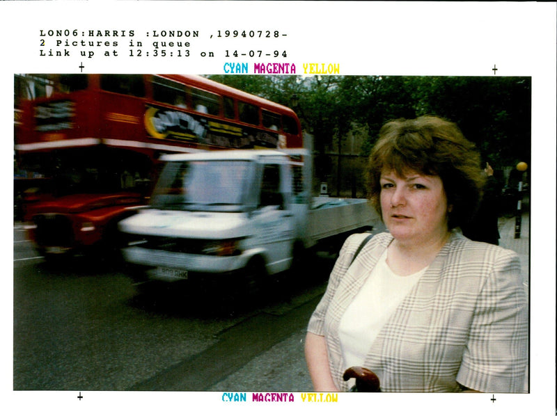 1994 PAT HARRIS CHALLENGING GWENT COUNT KEVIN COOMBS REUTER WRITER COUNTRY - Vintage Photograph