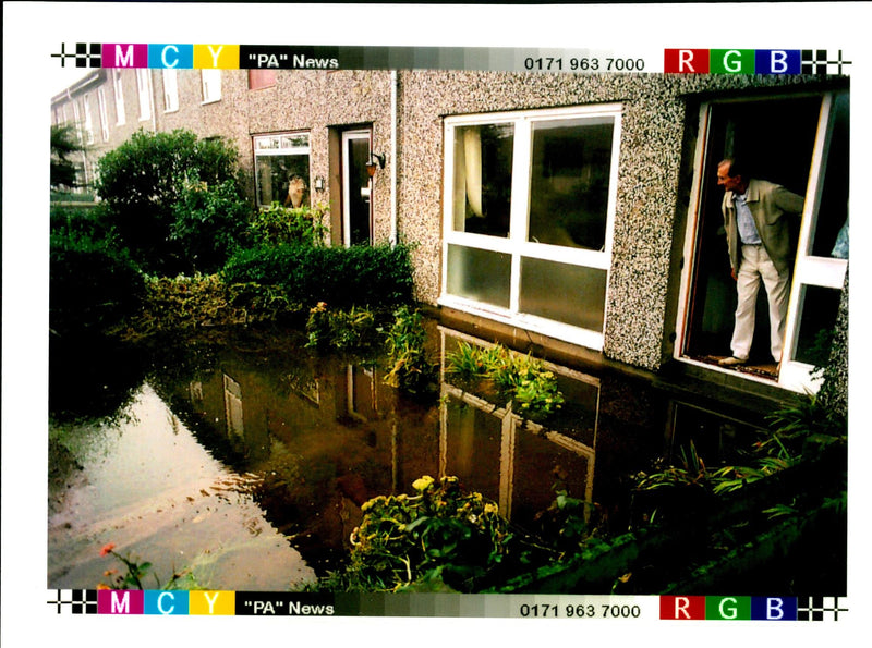 1995 INCH AND HALF HEAVY RAIN FELL THE BACH WRITER PRESS COUNTRY - Vintage Photograph