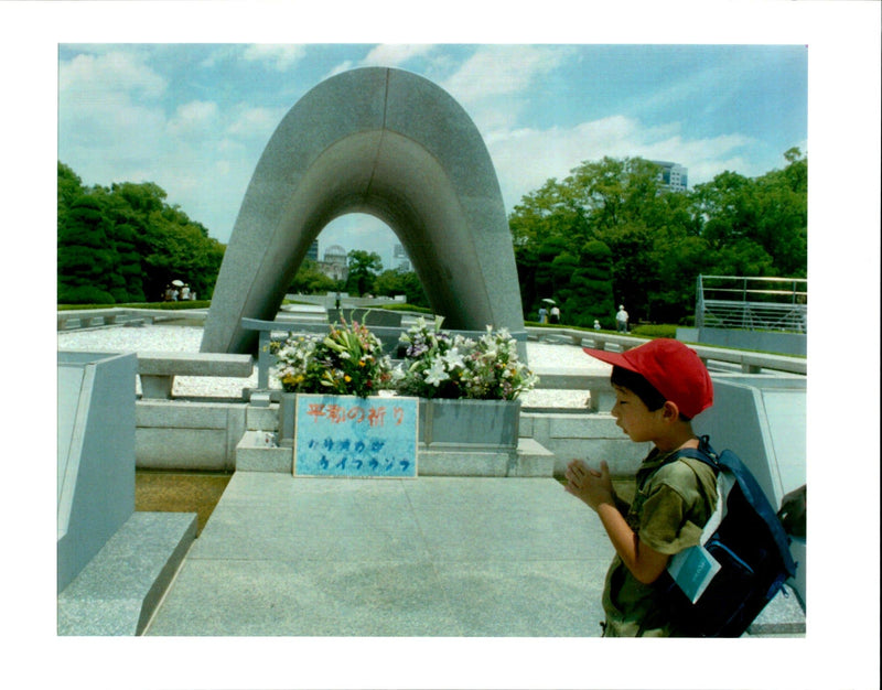 1995 SUNDAY WILL THE ANNIVER SARY PAUL SAKUMA TITLE WRITER COUNTRY - Vintage Photograph