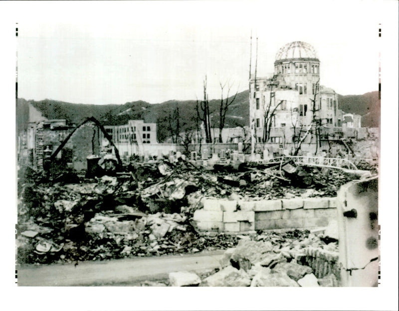 1995 STRATEGIC BOMBER ENOLA GAY DROPPED THE FIRST HIROSHI WRITER KNOWN - Vintage Photograph