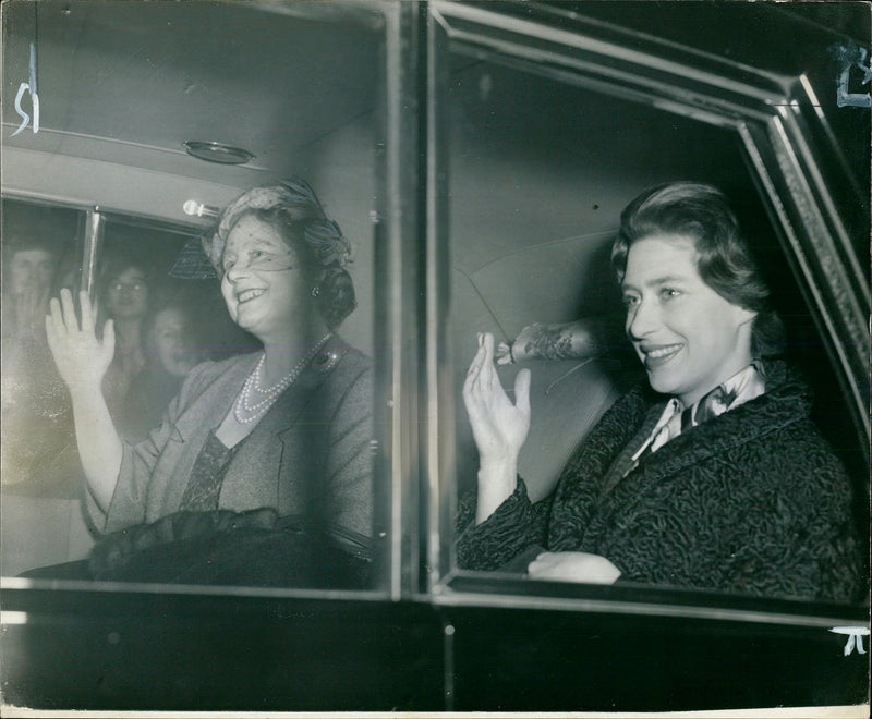 1960 ANNIVERSARY QUEEN ELIZABETH IIS NANNANNANSIGH CHE WAILY CAL ROYAL - Vintage Photograph