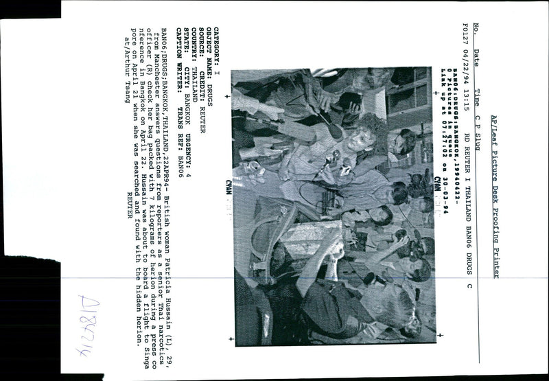 1994 BRITISH WOMAN PATRICIA HUSSAIN ARTHUR TSANG WRITER PRESS HUSSEIN FLIGHT - Vintage Photograph