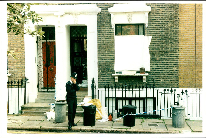 1995 DAGMAR TERRACE ISLINGTON WHERE FOUR PEOPLE WERE MURDERE EDDIE MULHOLLAND - Vintage Photograph