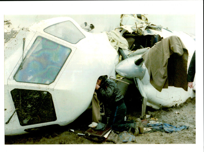 1994 KLM CITY HOPPER AIRCRA CRASHED OUTSIDE SCHIPHOL AIRP TITLE WRITER COUNTRY - Vintage Photograph